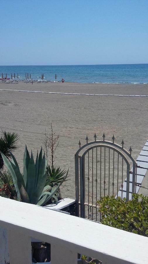 Villa Clementina Lido Di Fondi Exteriér fotografie