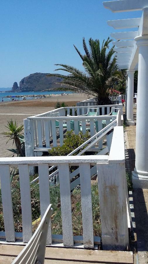 Villa Clementina Lido Di Fondi Exteriér fotografie